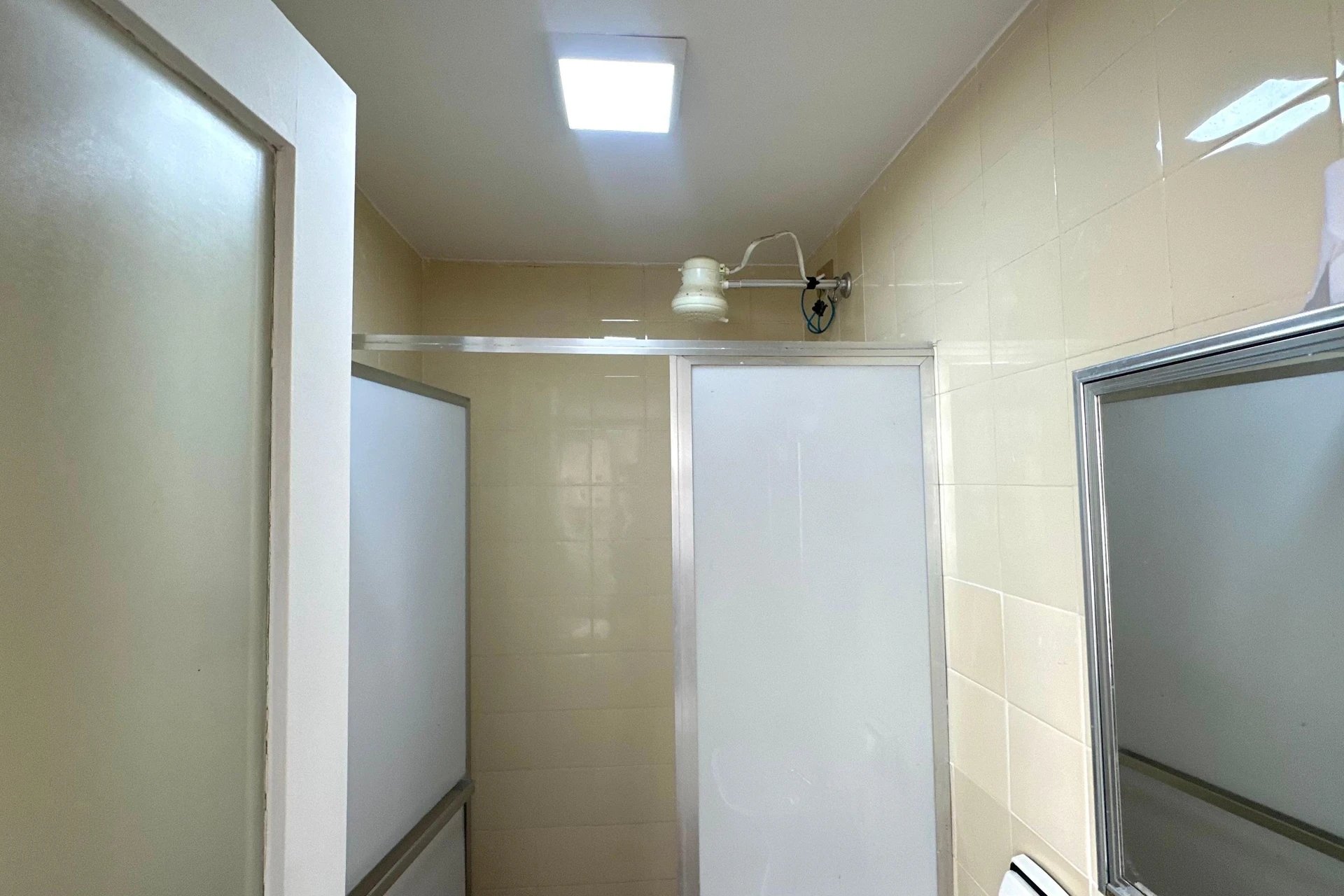 Unfurnished apartment with 2 en-suite bedrooms — photo 29