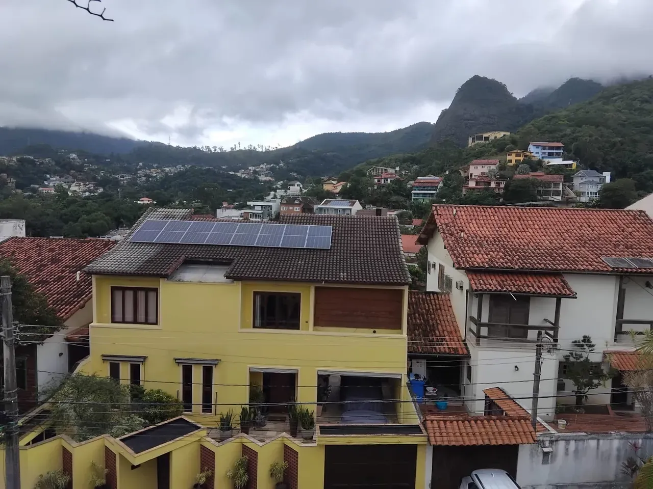 Triplex house with 7 bedrooms and 5 bathrooms
