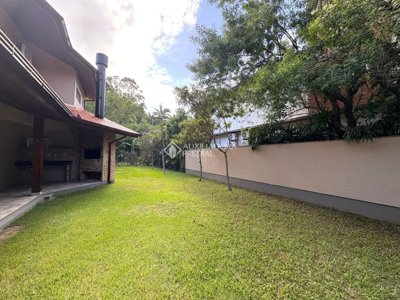 Closed-condominium house with 4 bedrooms and 3 bathrooms — photo 37