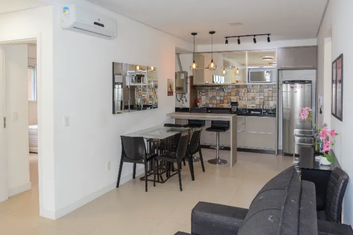 2-bedroom apartment with a home office in Florianópolis