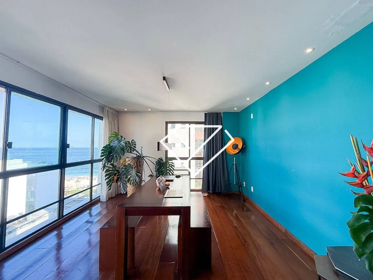 4-bedroom apartment with a separate kitchen and 250 m² — photo 3