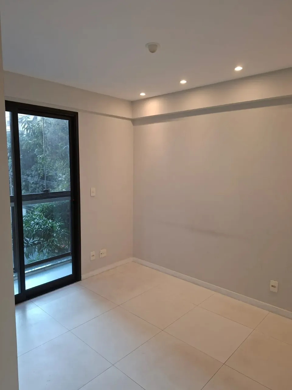 Apartment with 3 bedrooms and 2 bathrooms, includes parking — photo 3