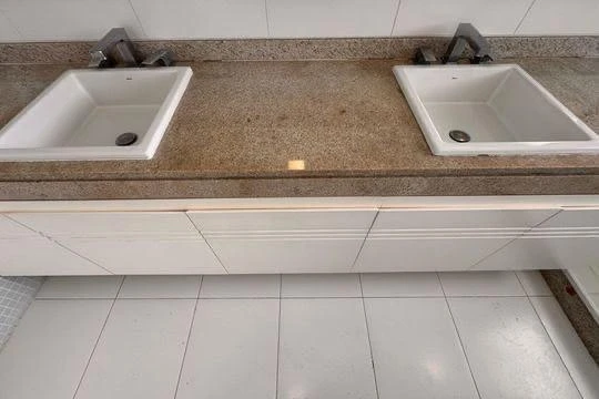 4-bedroom apartment with a separate kitchen, 260 m² — photo 37