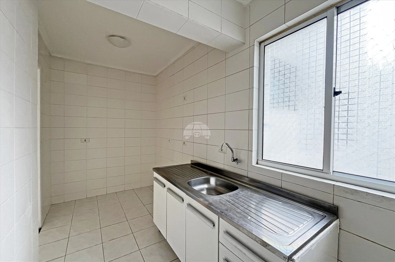 Apartment, 59 m², with wood or laminate floors — photo 4