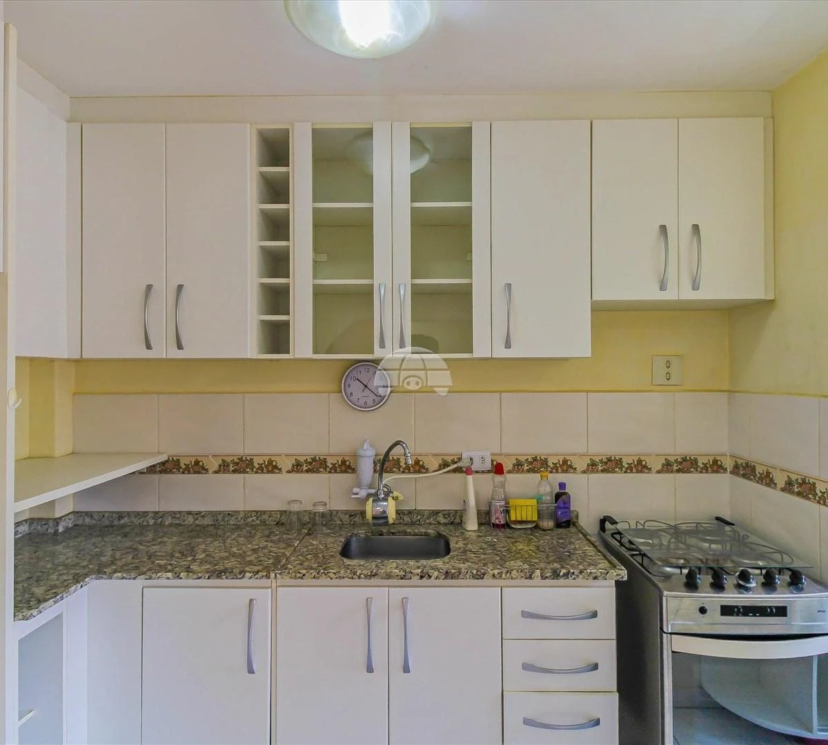 2-bedroom apartment with wood or laminate floors in Curitiba — photo 4