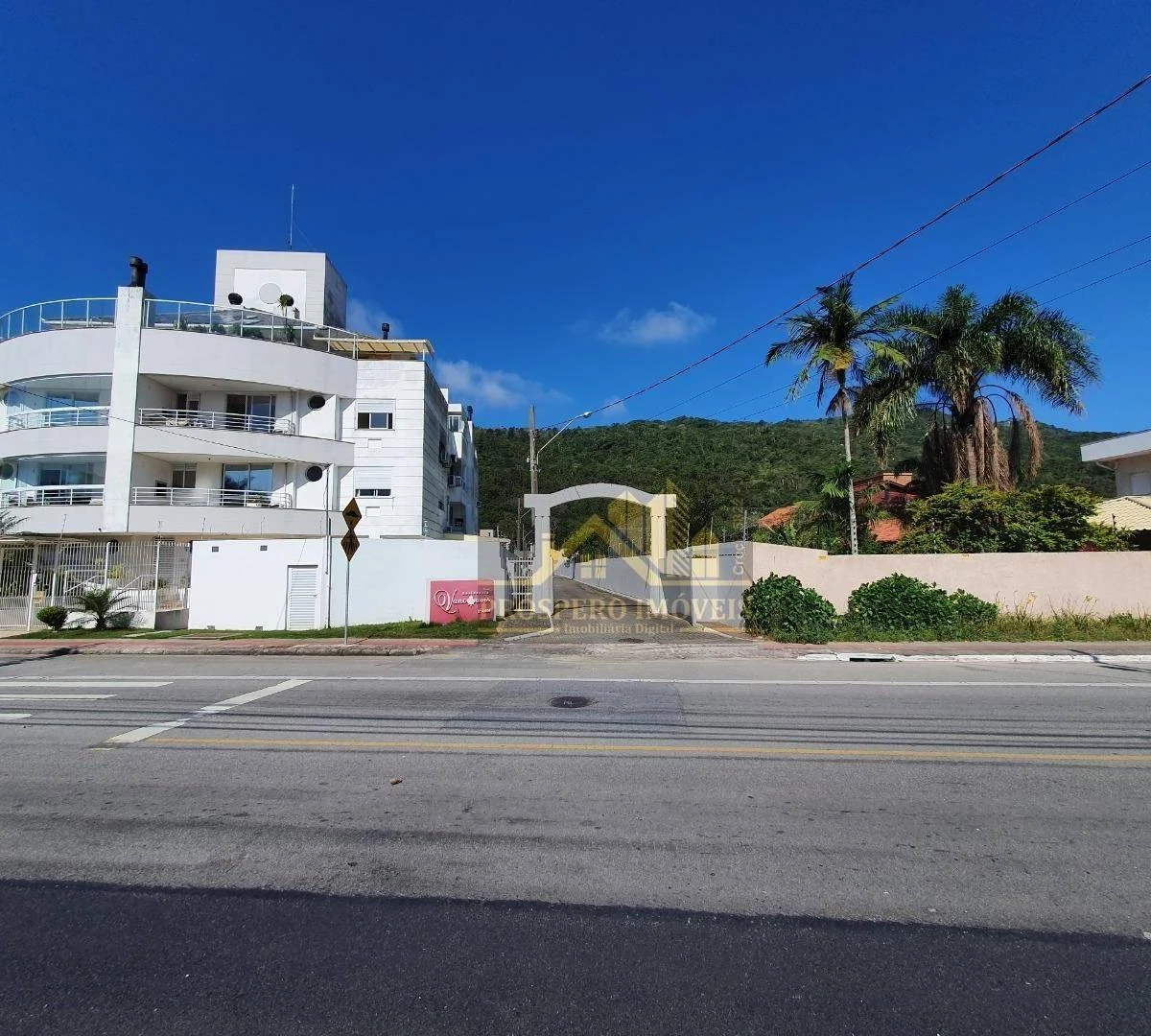 Casa de 5 dormitorios con balcón cerrado con vidrio — photo 32