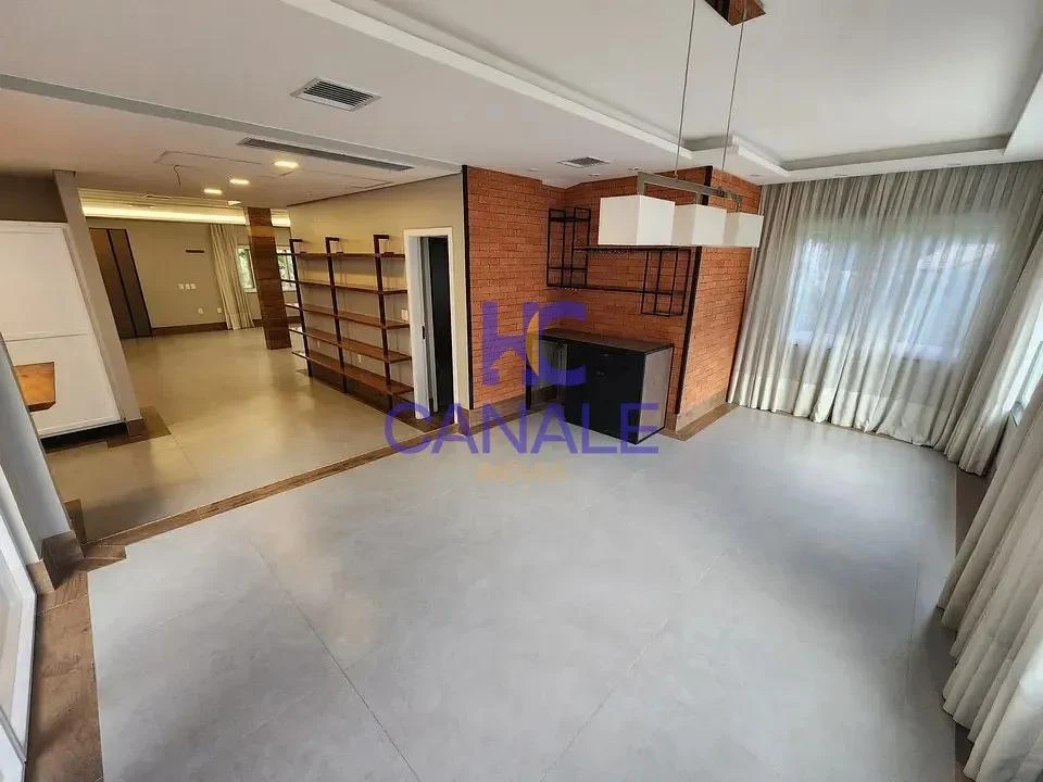 House with 5 bedrooms and mountain-view windows — photo 19