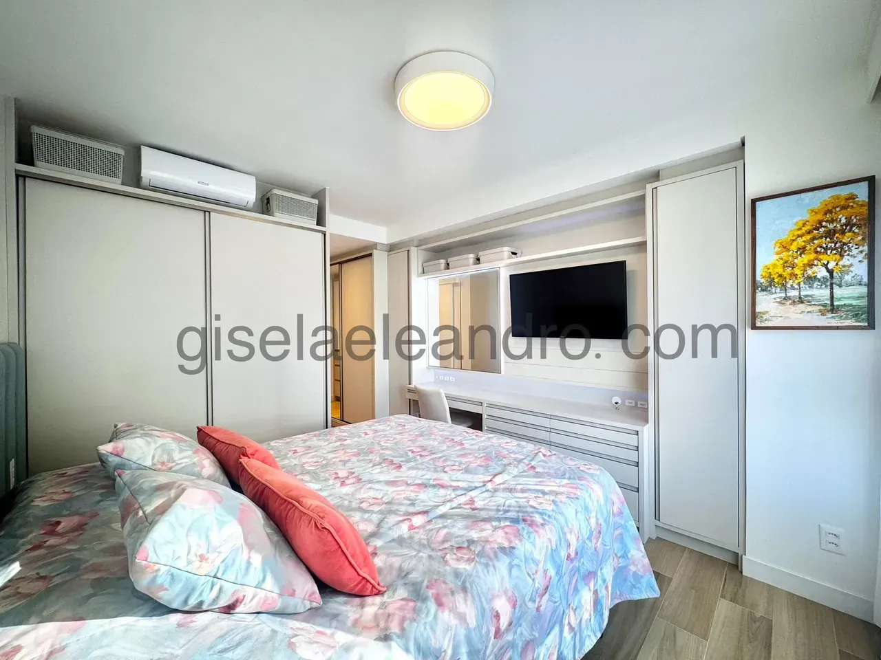 Furnished 2-bedroom apartment with 3 bathrooms — photo 6