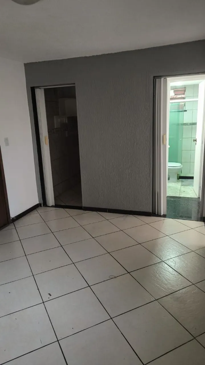 2-bedroom apartment with glass shower enclosure and parking — photo 7