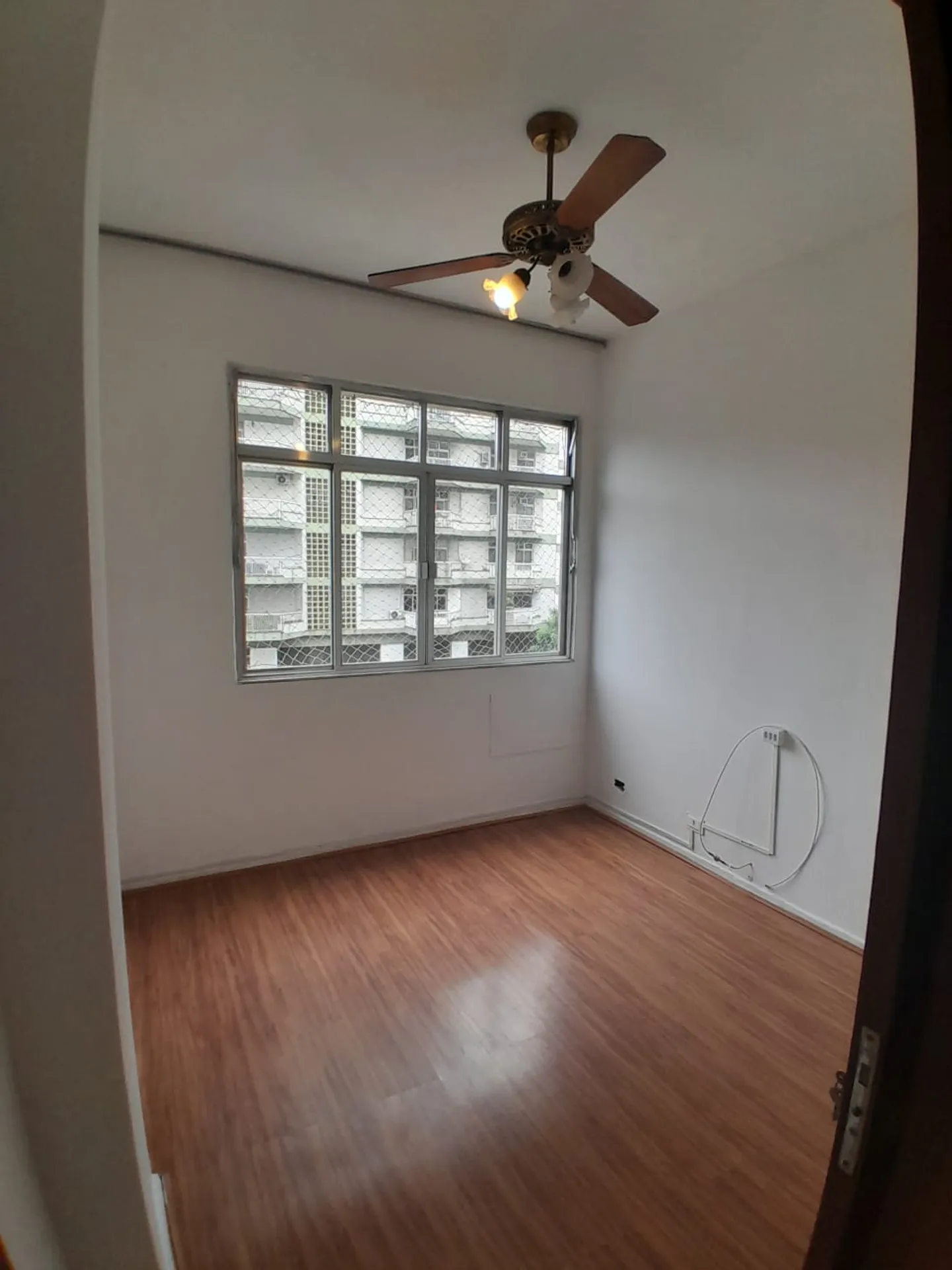 Apartment, 88 m², with wood or laminate floors — photo 4