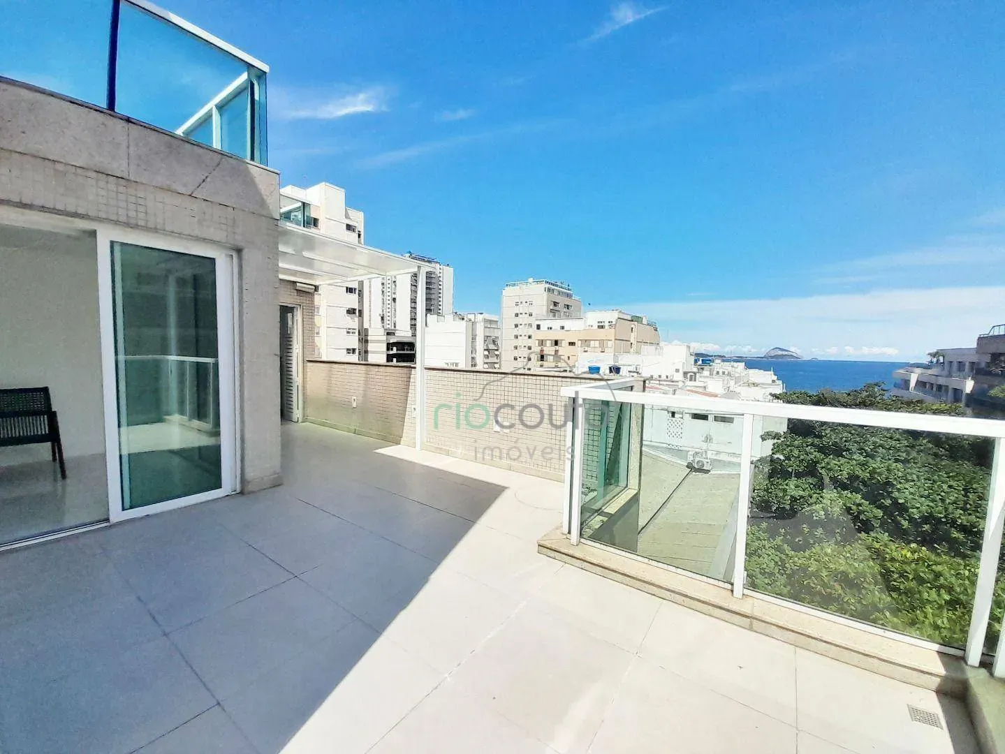 Apartment with 4 bedrooms and a balcony — photo 6