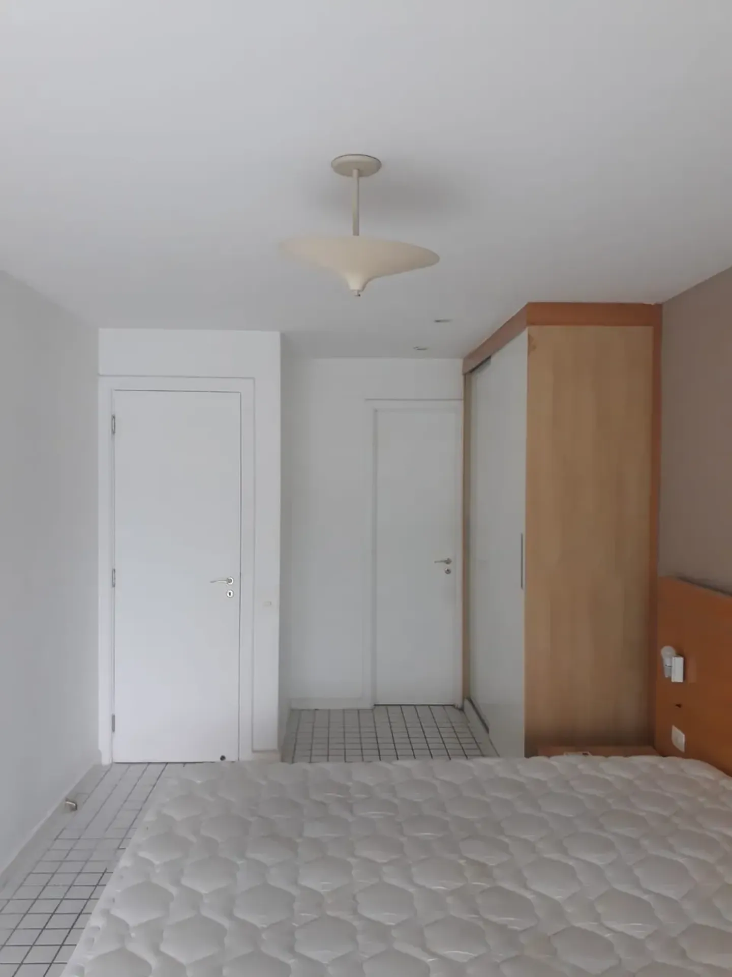 One-bedroom apartment with a water view — photo 4