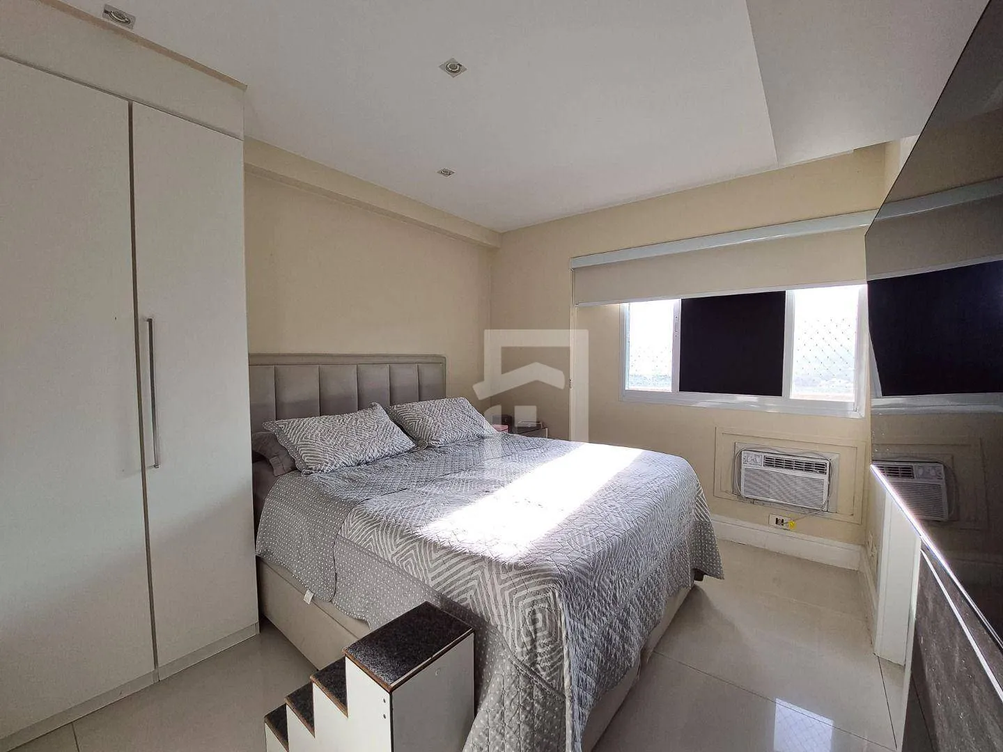 Furnished 235 m² apartment with 4 bedrooms — photo 18