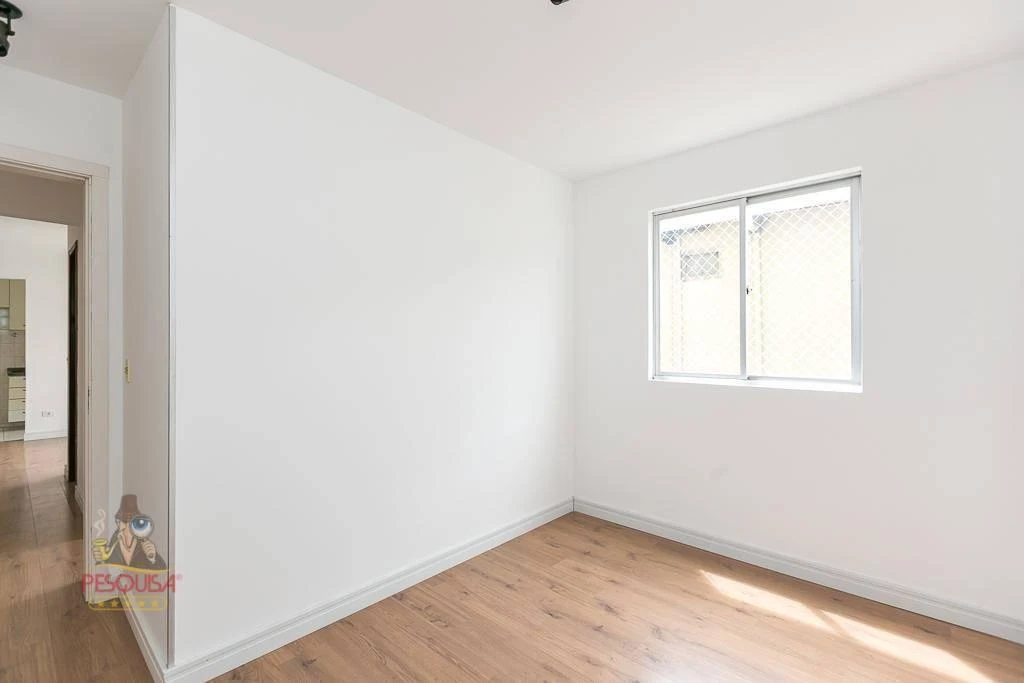 2-bedroom apartment with wood or laminate floors — photo 11