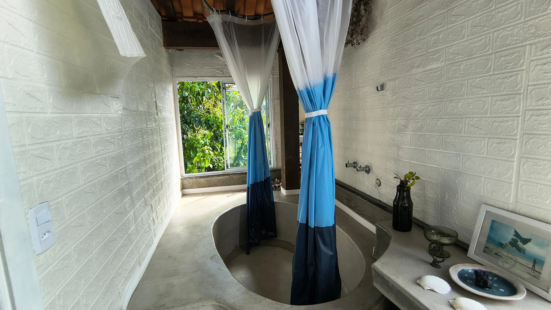 5-bedroom house with a bathtub — photo 57
