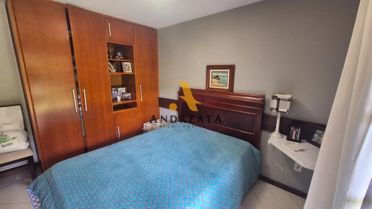 Casa de 307 m² com janelas do piso ao teto e banheira — photo 18