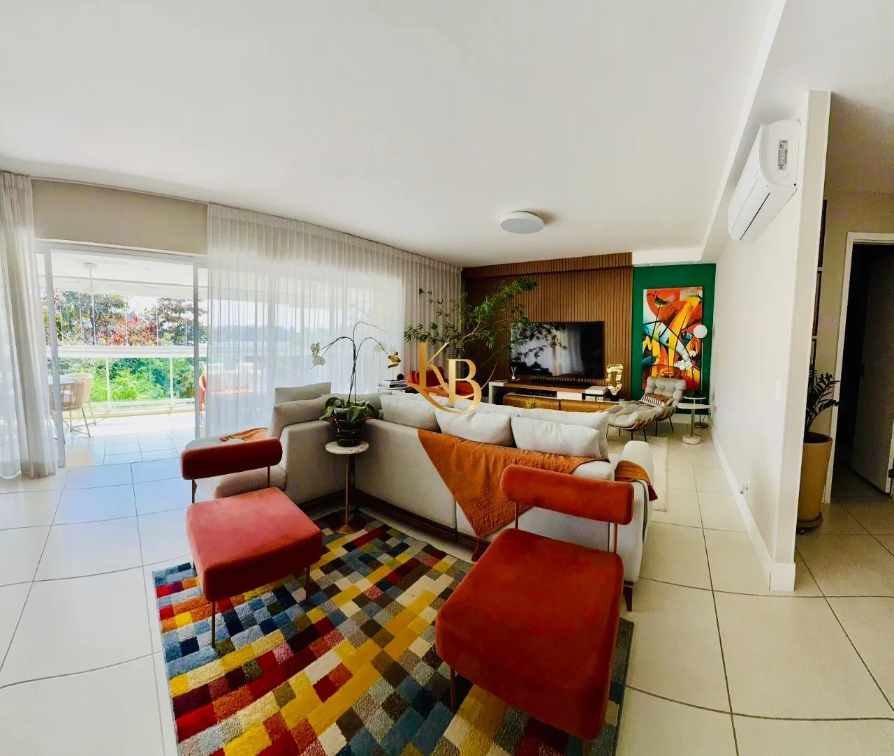 Furnished 4-bedroom apartment with enclosed balcony and grill — photo 6