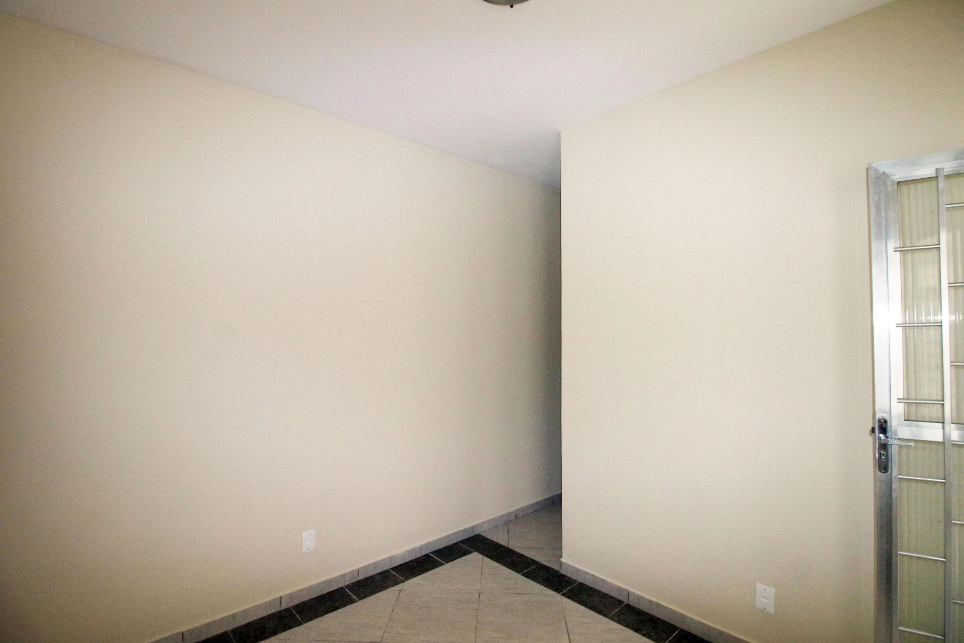 1-bedroom apartment with a balcony and laundry area — photo 16
