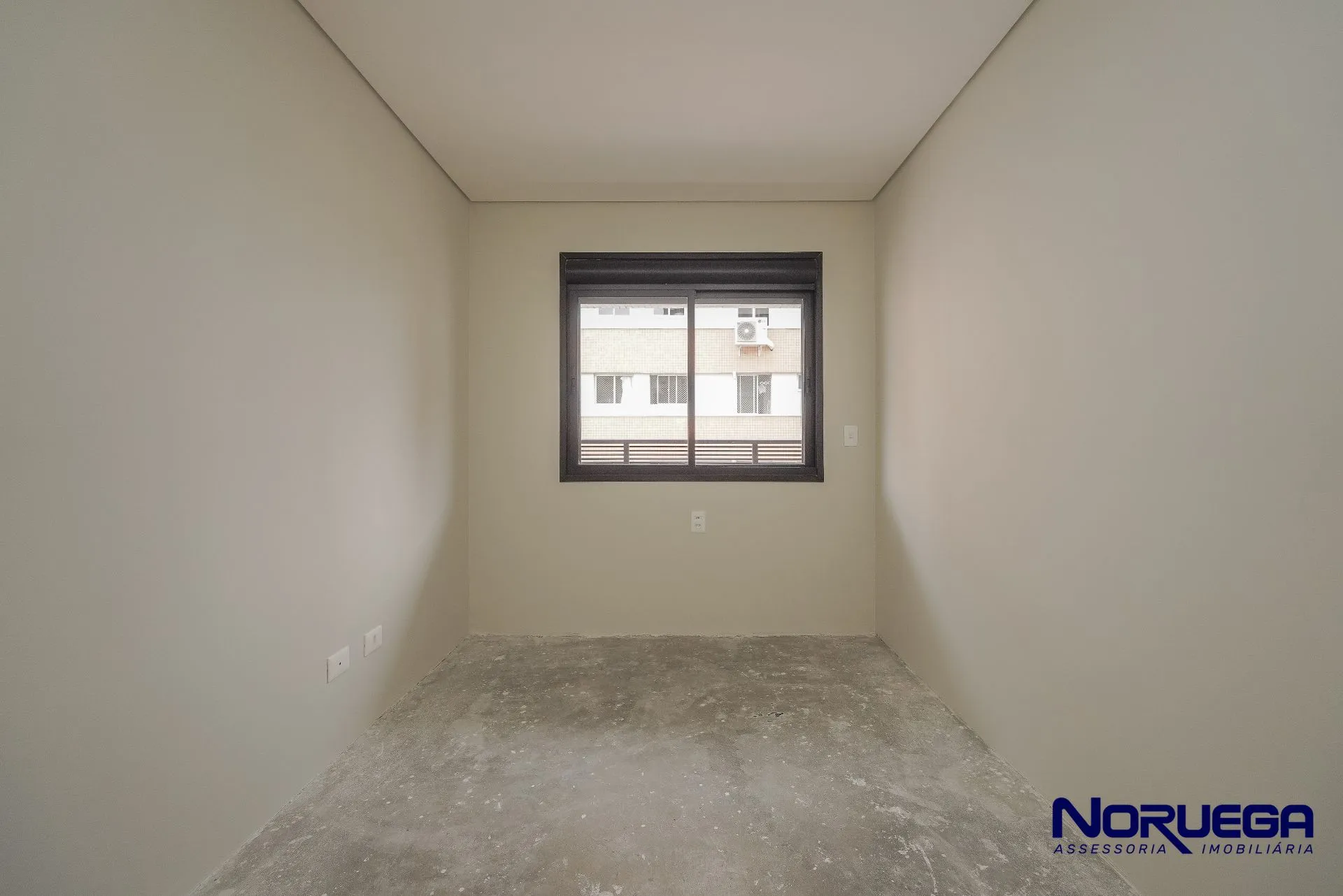 3-bedroom apartment with a glass-enclosed balcony — photo 16