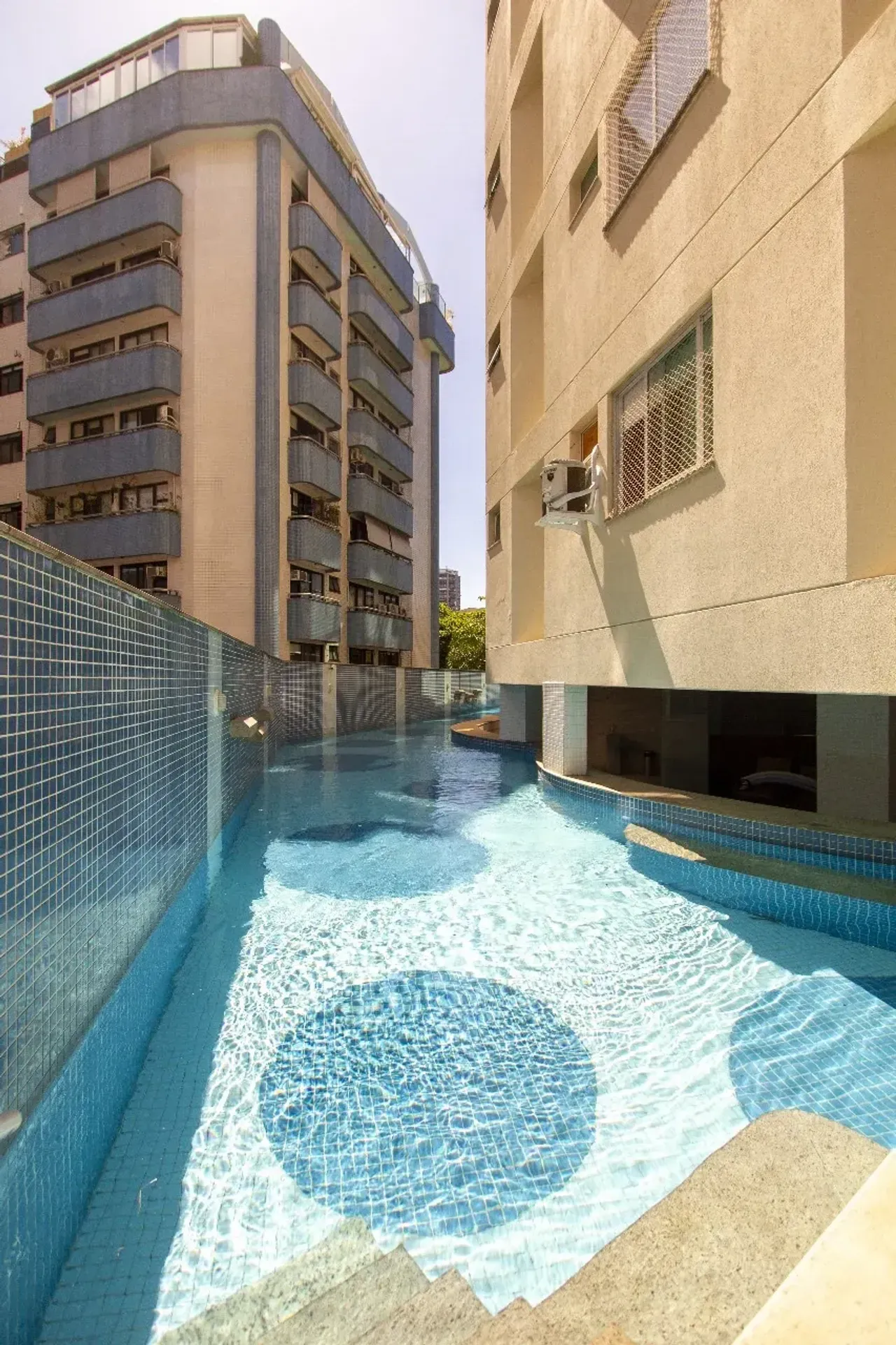 Furnished 100 m² apartment with a bedroom en-suite — photo 25