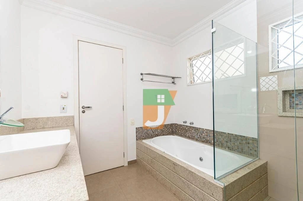Casa de 4 quartos com banheira, Jardim das Américas — photo 8