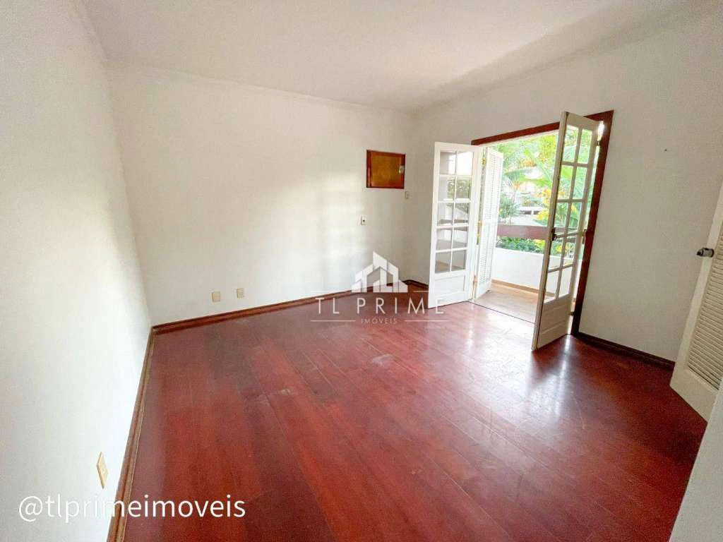 House in a gated community with 4 bedrooms and 600 m² — photo 21