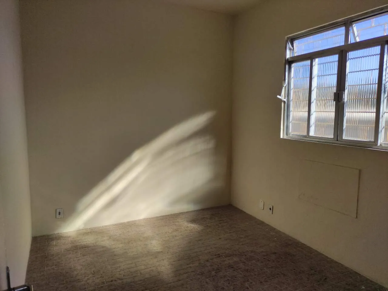 House with 1 bedroom and 1 bath with an electric shower — photo 2