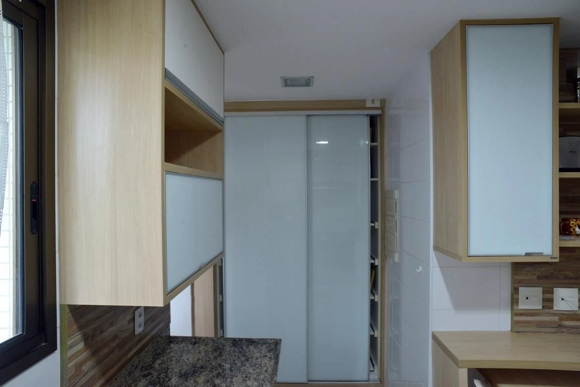 Jacuzzi in a 4-bedroom apartment, 233 m² — photo 38