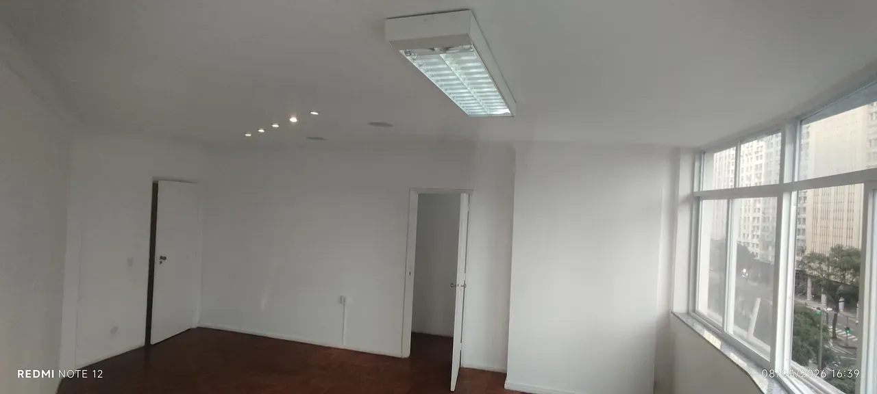 Unfurnished 1-bedroom apartment with floor-to-ceiling windows — photo 15