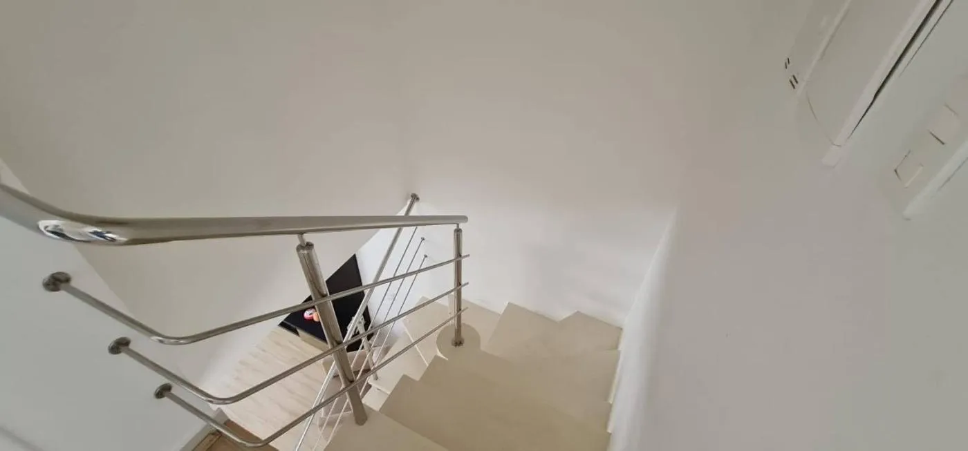 Floor-to-ceiling windows in a 3-bedroom house, 140 m² — photo 4