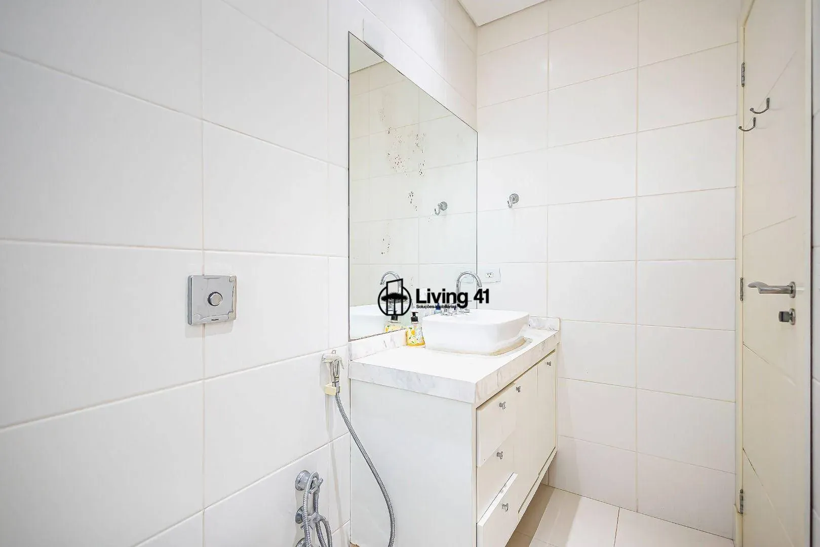Дом с 4 спальнями, 5 ванными и домашним офисом — photo 54