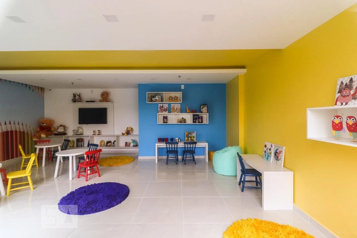 Furnished 1-bedroom apartment with a glassed balcony — photo 11