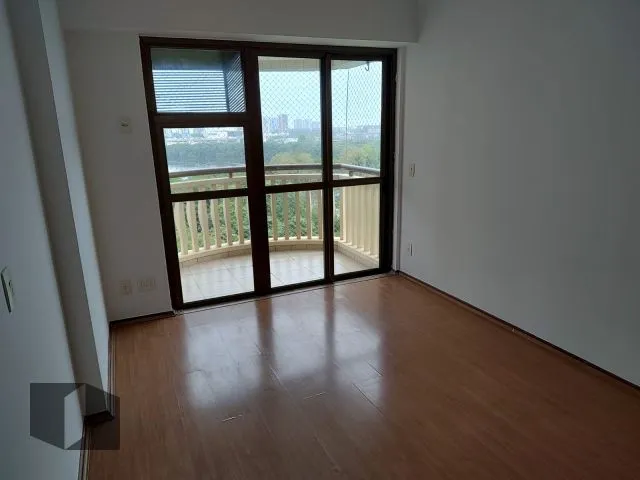 Apartment with a closed kitchen and 3 bedrooms — photo 4