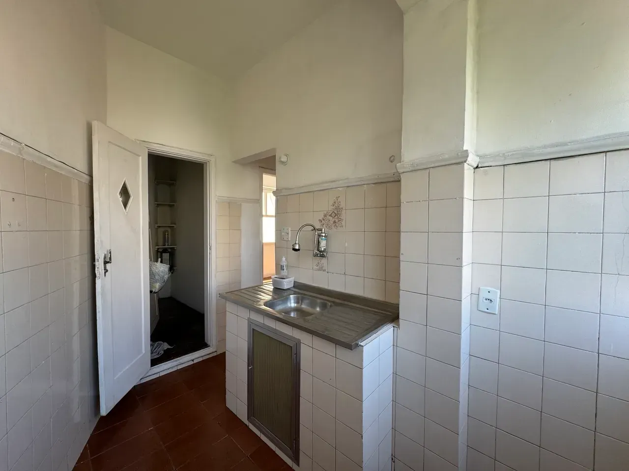 Apartment on the 6th floor with wood or laminate floors — photo 24