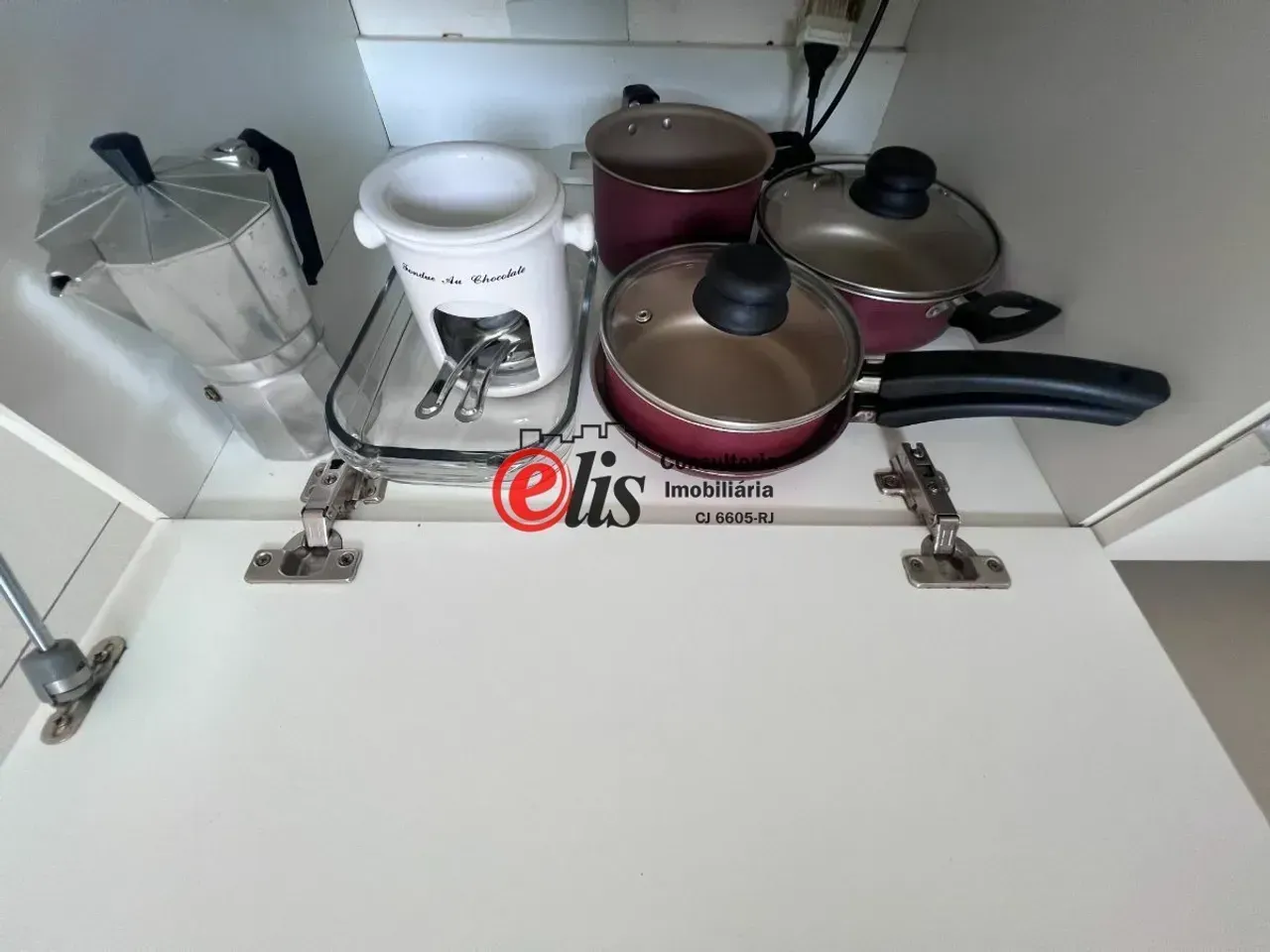 Furnished 1-bedroom apartment with compact kitchenette — photo 18