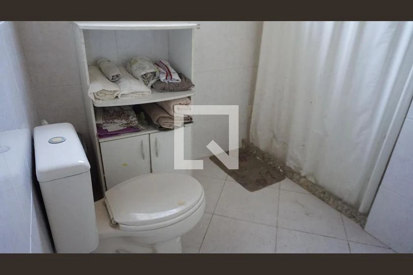 Облаштований будинок 245 м² з 4 спальнями та грилем на балконі — photo 22