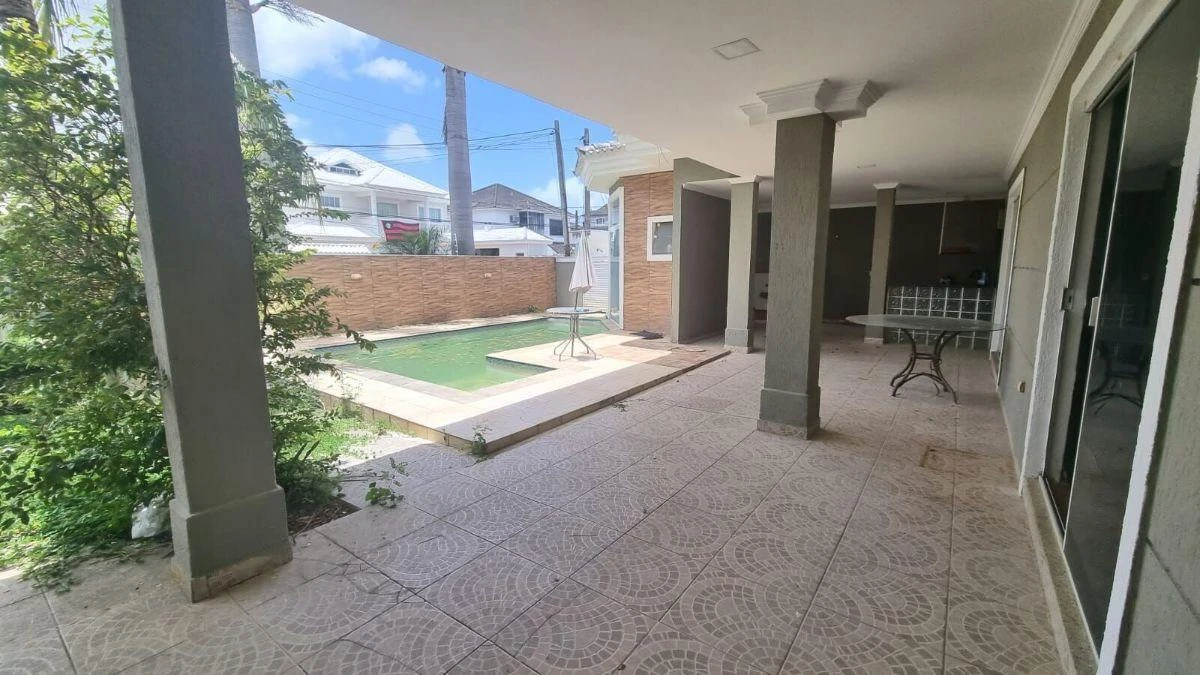 360 m² house with 4 en-suite bedrooms and 3 parking — photo 28