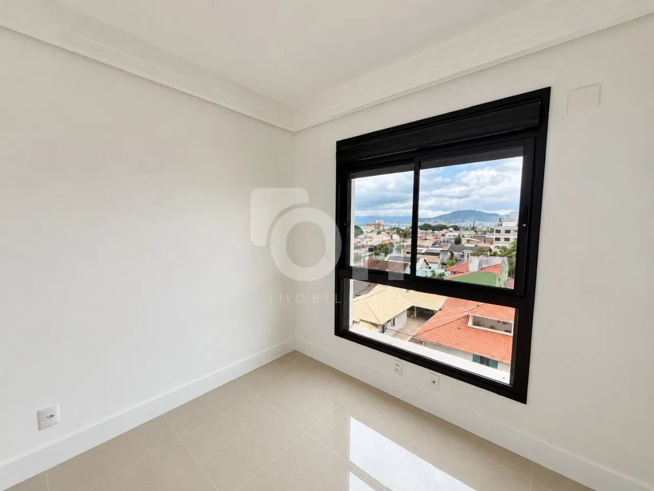 3-bedroom apartment in a building with a gym — photo 24