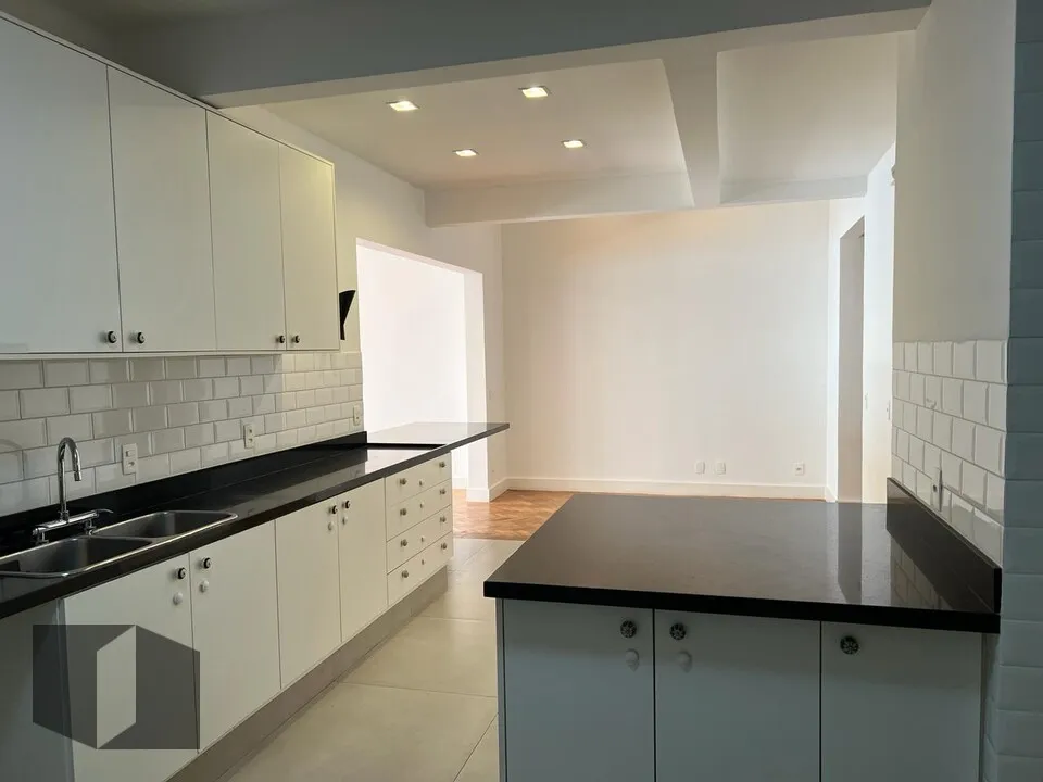 3-bedroom apartment with floor-to-ceiling windows — photo 15