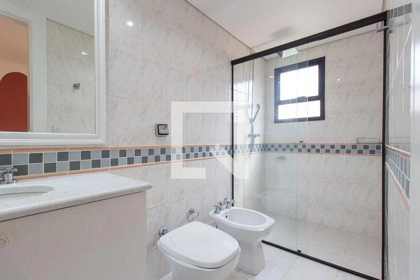 Bathtub in a 3-bedroom apartment, 176 m² — photo 34
