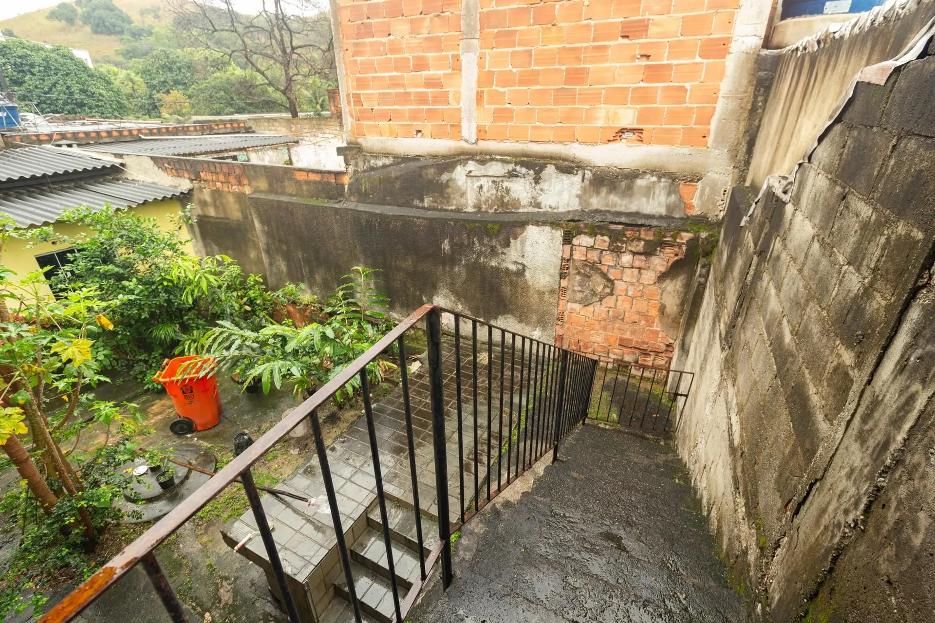 360 m² house with a home office and a garden — photo 35