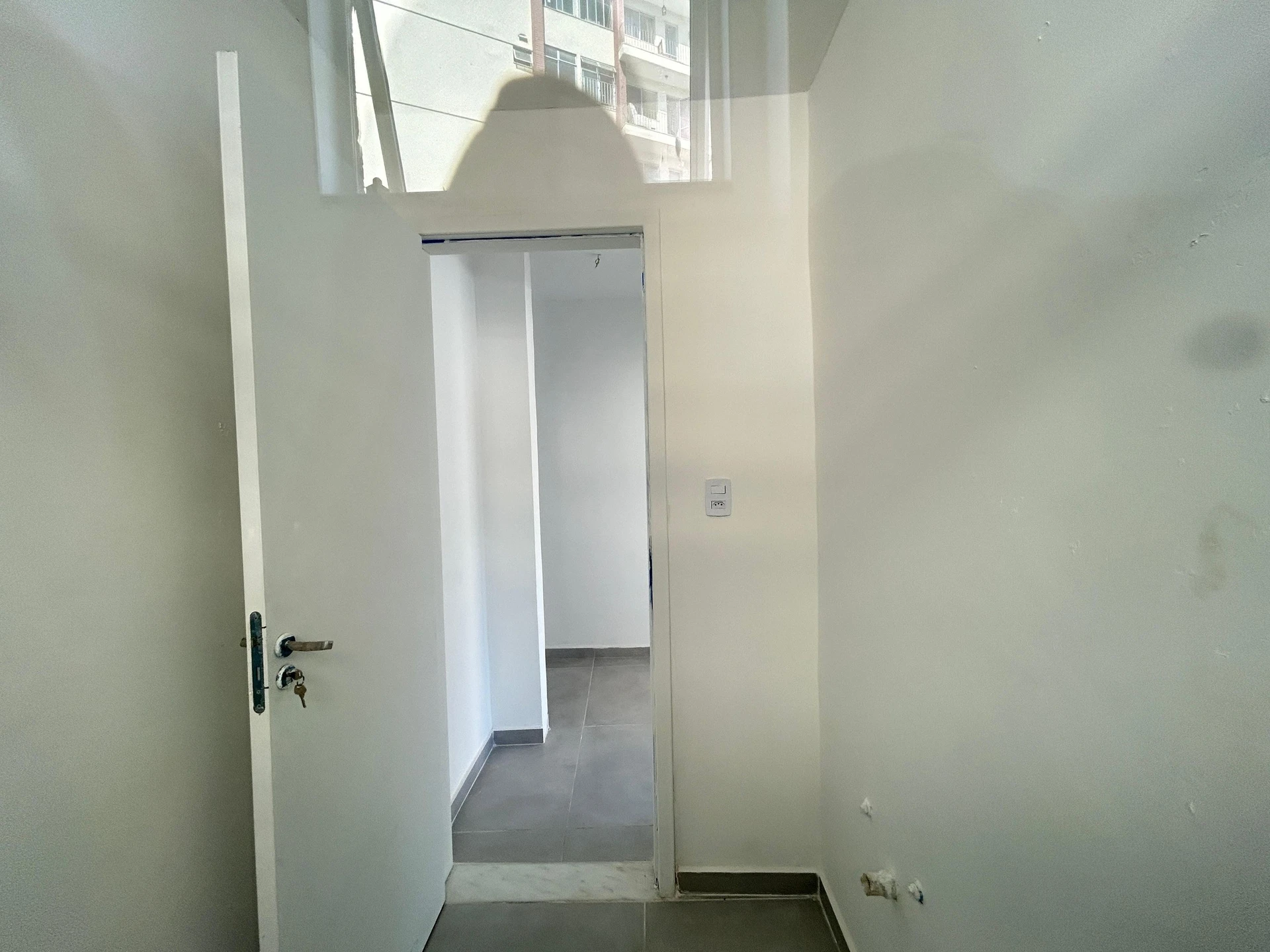 Невпечатанная квартира с 2 спальнями и балконом — photo 26