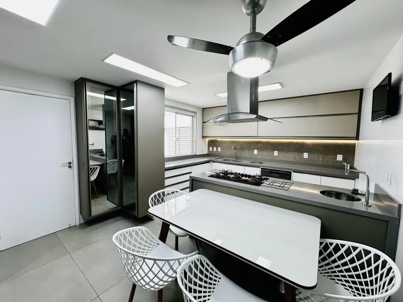 Furnished house, 250 m², with a grill on the balcony — photo 5