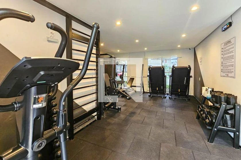 2-bedroom apartment in a building with a gym — photo 10