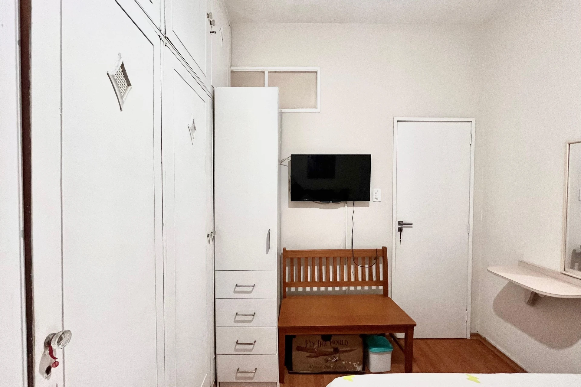 Furnished 1-bedroom apartment with 1 bathroom — photo 14