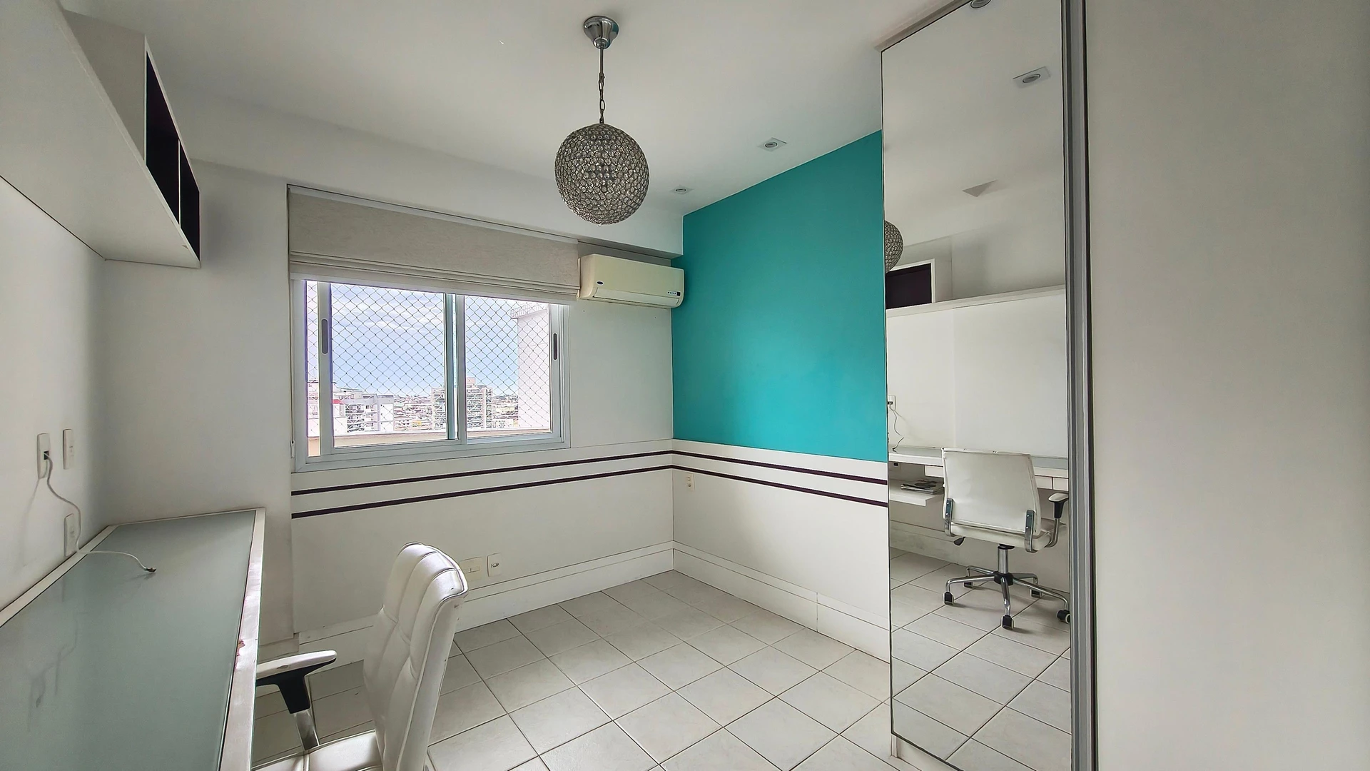 Apartment, 98 m², with a glass-enclosed balcony — photo 4