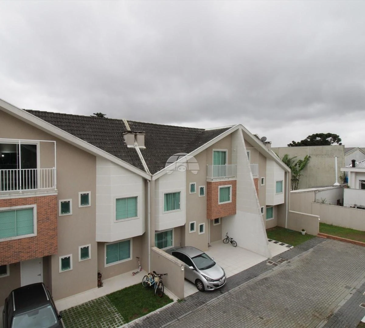 3-bedroom house with a bathtub in Curitiba — photo 15