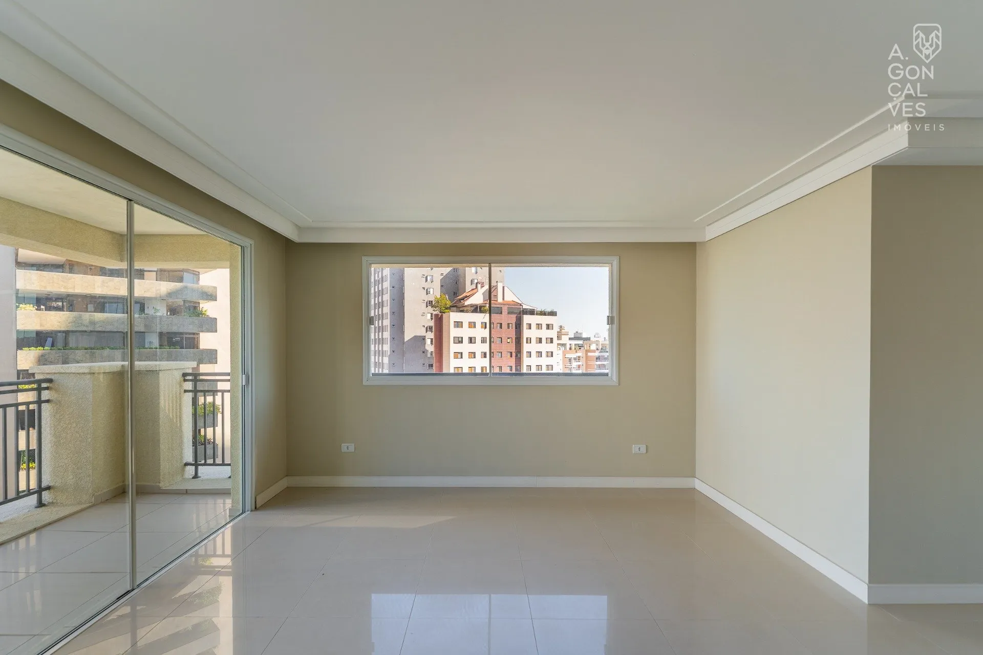 4-bedroom apartment with balcony and 3 parking spaces — photo 8