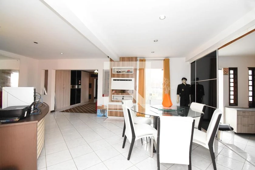House with 5 bedrooms plus laundry with a washing machine — photo 7