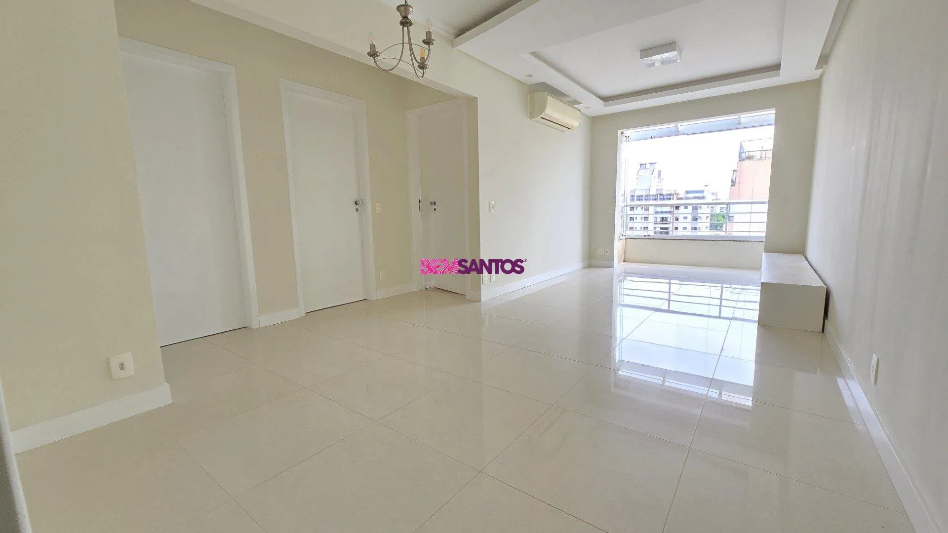 3-bedroom apartment with a water view in Florianópolis